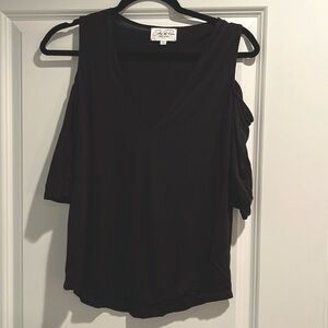 Black feel the piece cold shoulder tee shirt